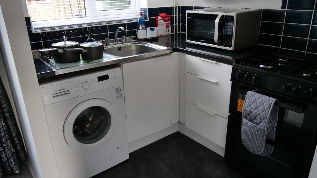 Milton Keynes Luxury Short Stay House With Wifi And Free Parking Wolverton  Exterior foto